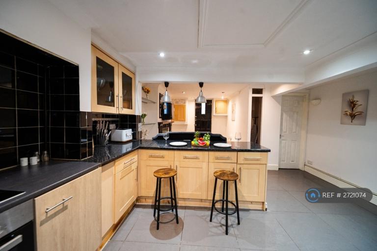 Studio flat in Pains Road, Southsea, PO5 (#2721074)