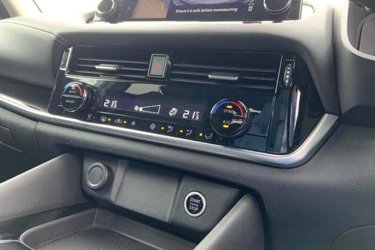 2021 Nissan Qashqai 1.3 DiG-T MH N-Connecta [Glass Roof] 5dr Manual Hatchback Petrol Manual