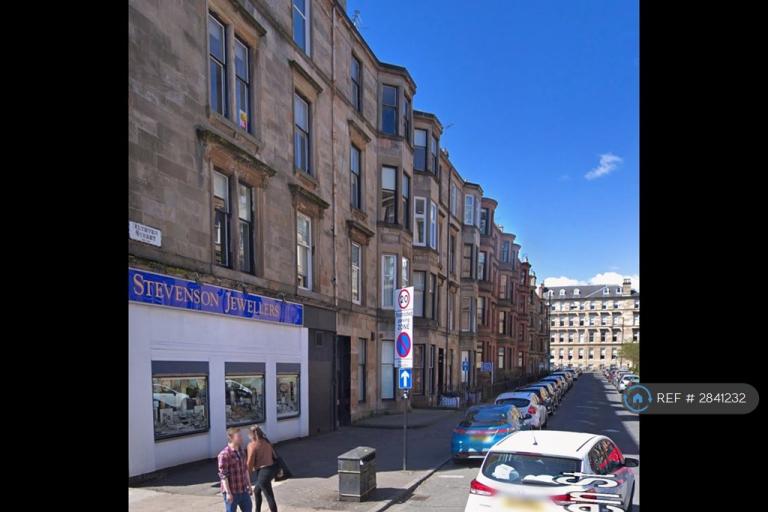 3 bedroom flat in Glasgow, Glasgow, G12 (3 bed) (#2841232)