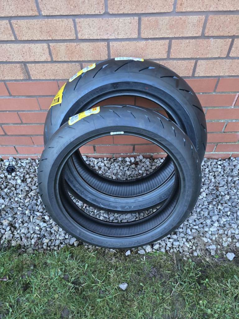 Pirelli Diablo Rosso 4 Tyres