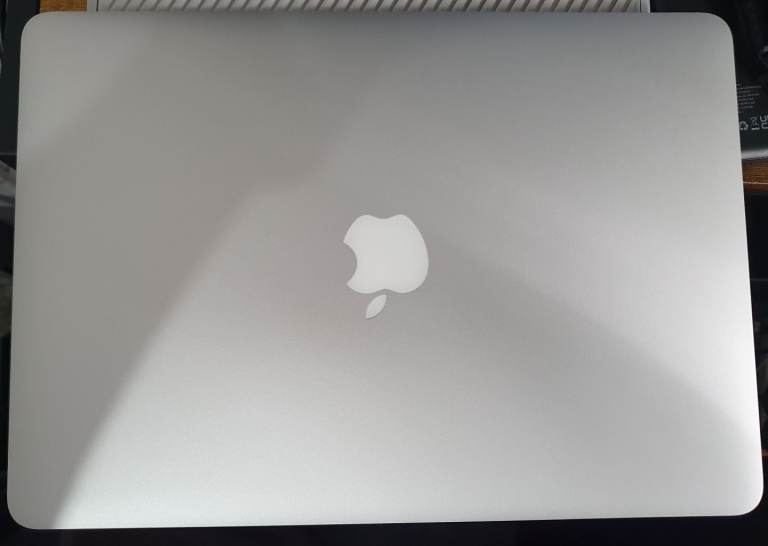 Apple Macbook air i7