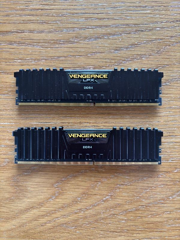 2x8gb DDR4 3200Mhz Corsair Vengeance
