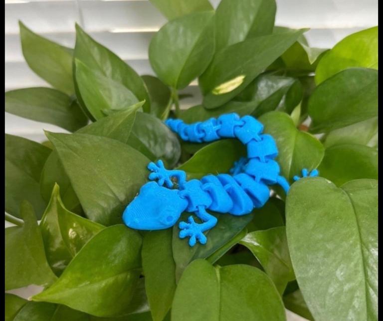 Blue Articulated Gecko Fidget Toy – As Good As New