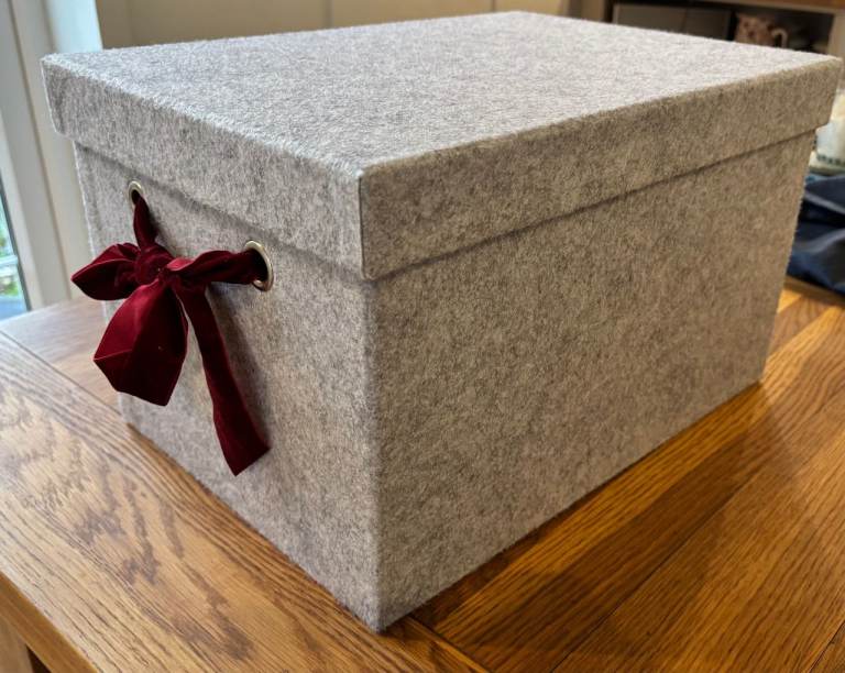 Grey Felt Storage Box with Lid Ideal Wedding/Keepsake Box Velvet Ribbons & decorated interior