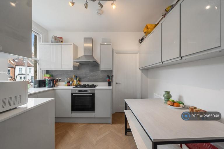 5 bedroom flat in Northwood Road, London, N6 (5 bed) (#2865048)