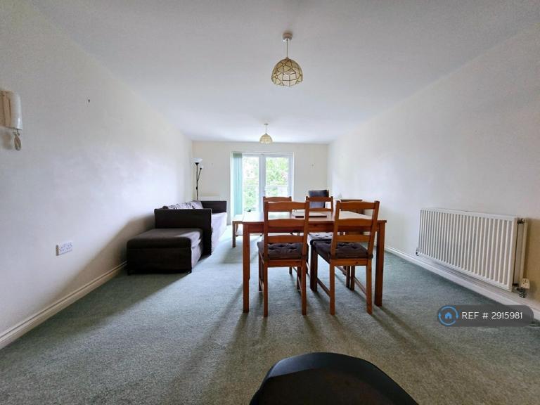 2 bedroom flat in Charlton Court, Newcastle Upon Tyne, NE7 (2 bed) (#2915981)