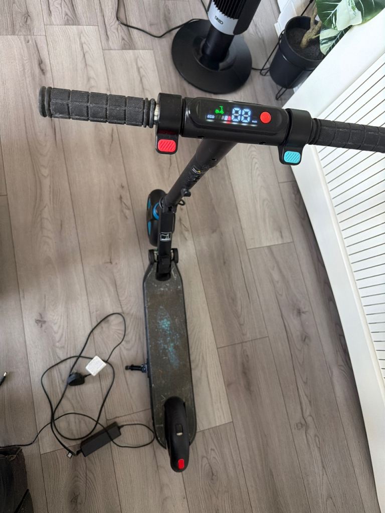 Electric Scooter with Charger – Good Condition