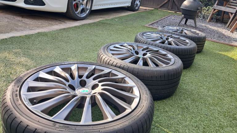 18"  Alfa Giulietta Turbine alloy wheels including 4 very good tyres