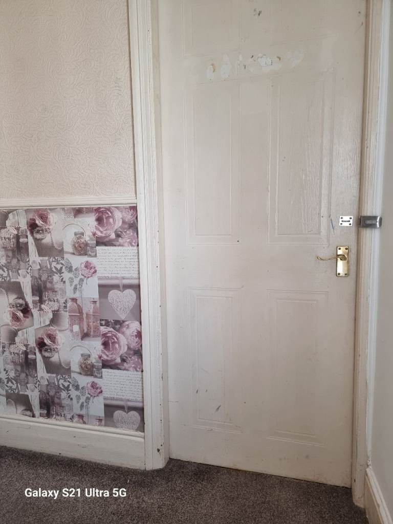 A single bedroom in a 3-Bedroom house 