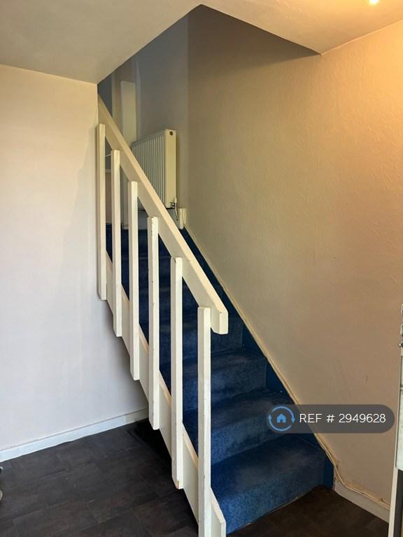 1 bedroom flat in Exeter Place, Sheffield, S3 (1 bed) (#2949628)