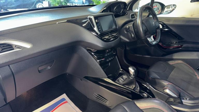 PEUGEOT 2008 1.2 PureTech GT Line White 5dr PANROOF+SATNAV+CRUISE+DAB 2017