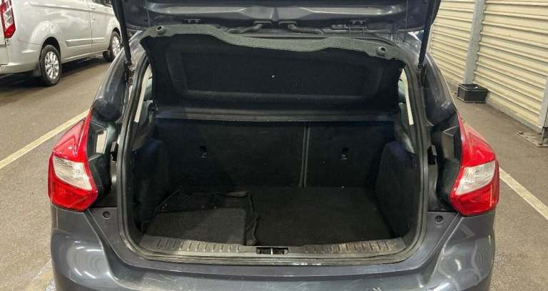 2011 Ford Focus 1.6 125 Zetec 5dr HATCHBACK PETROL Manual