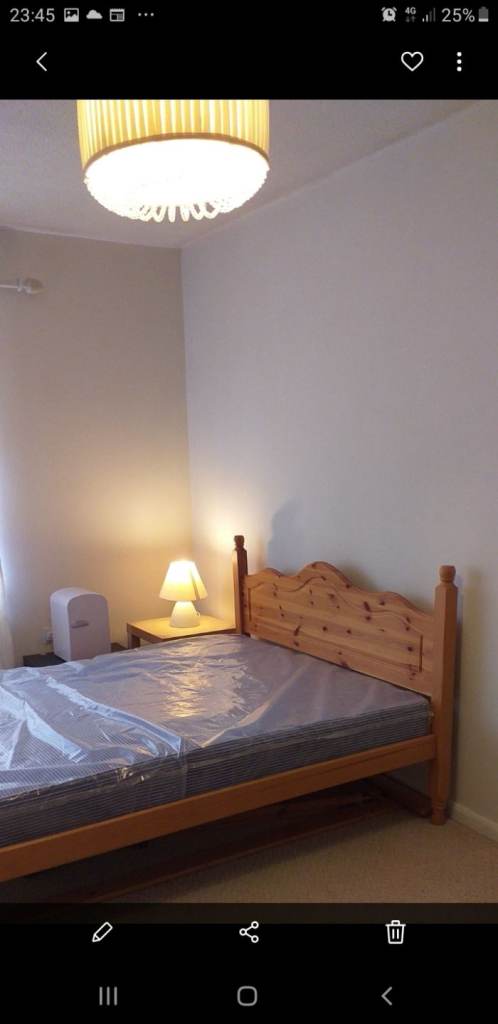 Rent - £600 pcm incl. bills, 1 bedroom + own bathroom + own lounge area - House