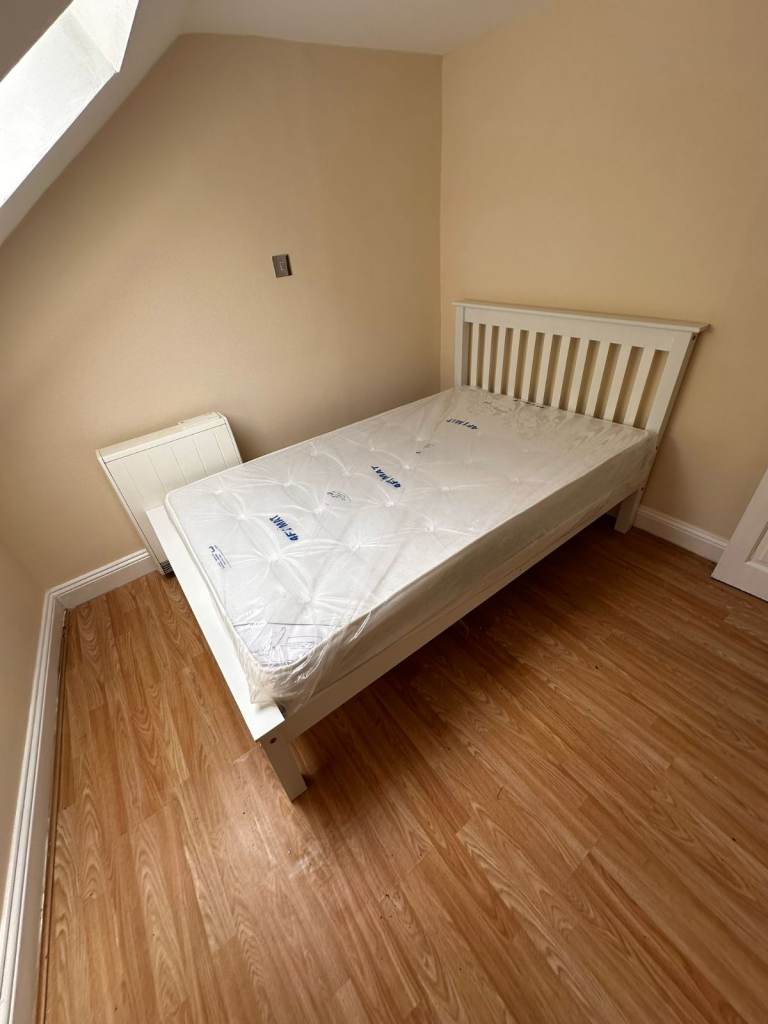 Room with own shower and toilet to rent in  Havelock Rd Luton LU2 7PP
