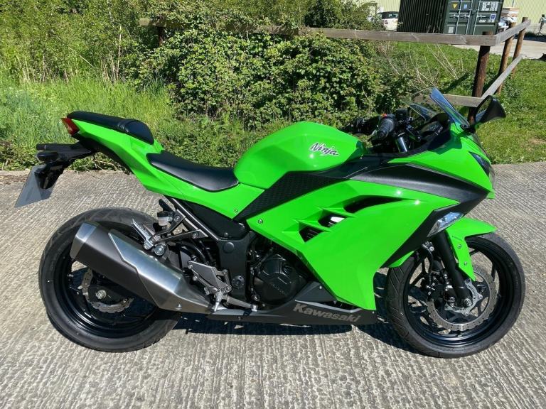 KAWASAKI EX300 NINJA ABS, 2013, ONLY 694 MILES, ONE OWNER FROM NEW, LOVELY