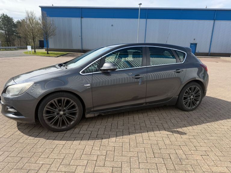 2012 Vauxhall astra vx line 1.6 , 5 doors   Mot 12 th November 2026   Ulez free 