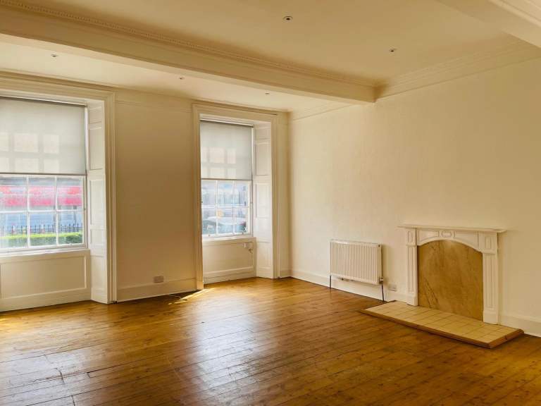 Lovely spacious ground floor flat in leith £1700. 