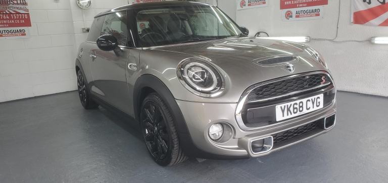Mini Cooper S 2.0 petrol Exclusive in silver full leather seats 38k miles 2019