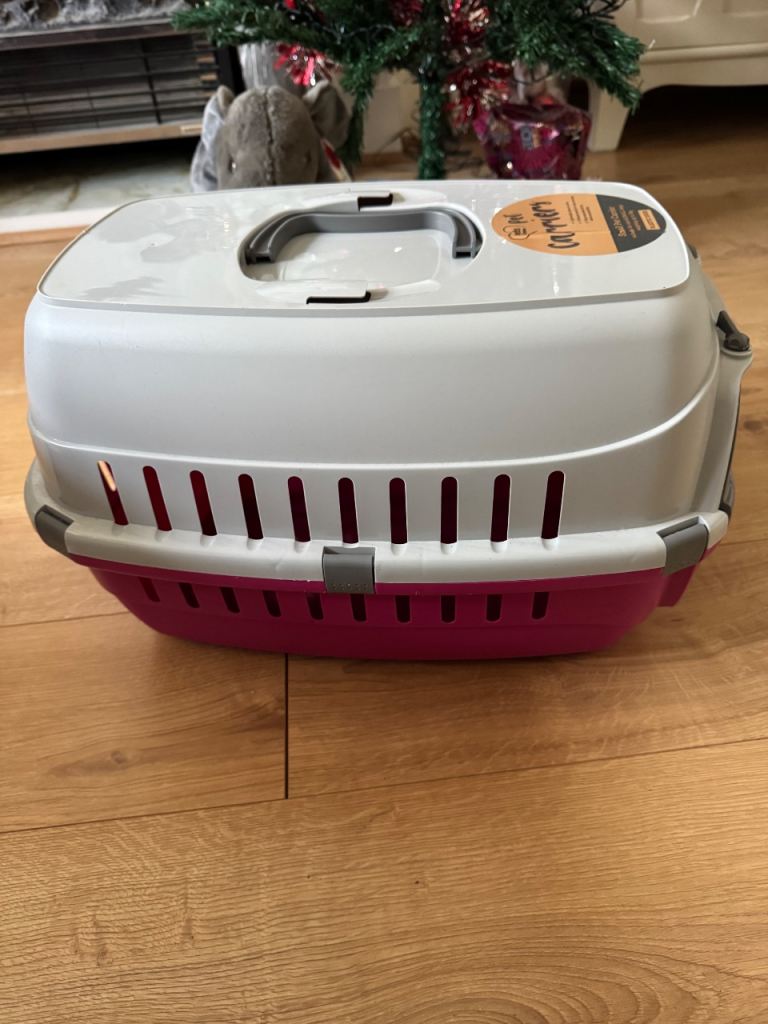 Pet carrier 