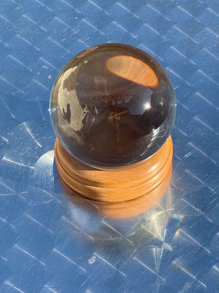 Crystal ball/solid glass sphere - fortune telling/photography?