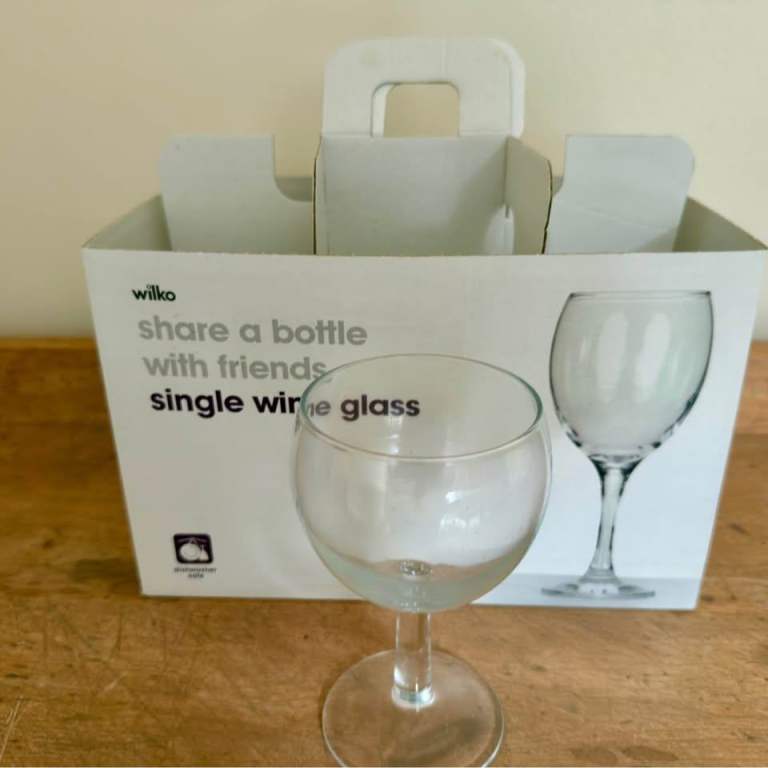 CLEAR STEMMED WINE GLASSES