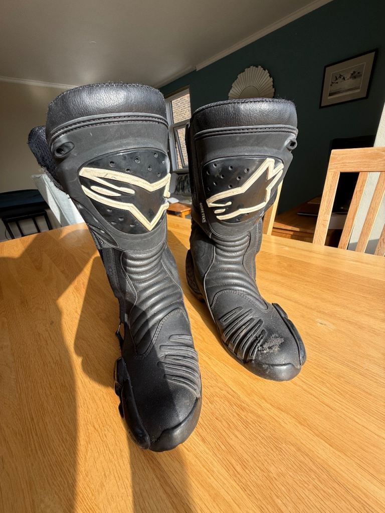 Alpine Stars size 41 boots