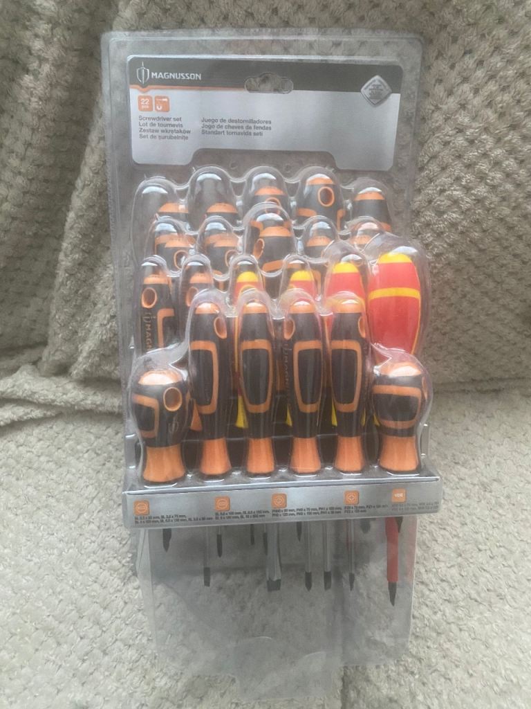 Magnusson 22 piece screwdriver set with holder. BRAND NEW ITEM
