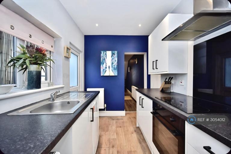 1 bedroom flat in Milton Street, Maidstone, ME16 (1 bed) (#3054012)