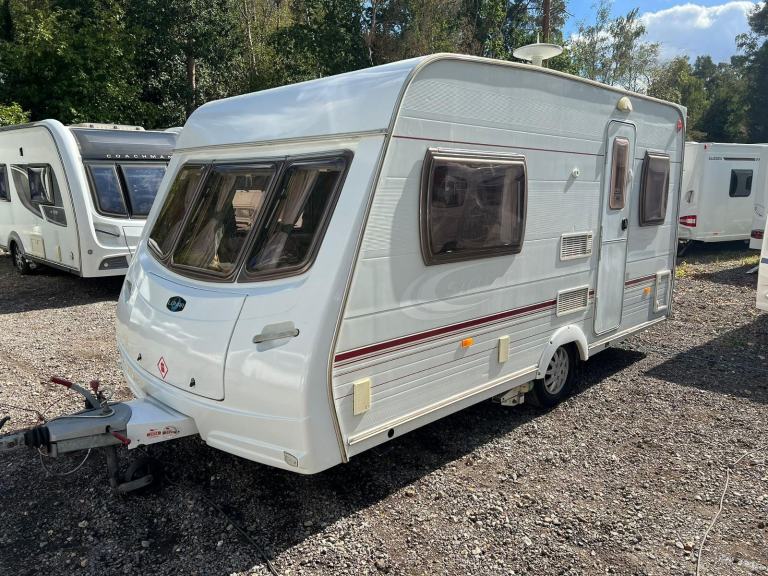Lunar STELLAR - 2005 - 2 BERTH - END KITCHEN - END WASHROOM - MOTOR MOVER