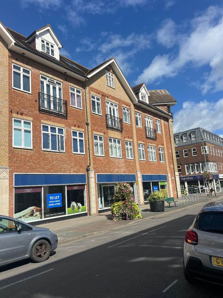 Shop To Let - Use Class E - High Street Location - Horley - Approx 750 sq ft