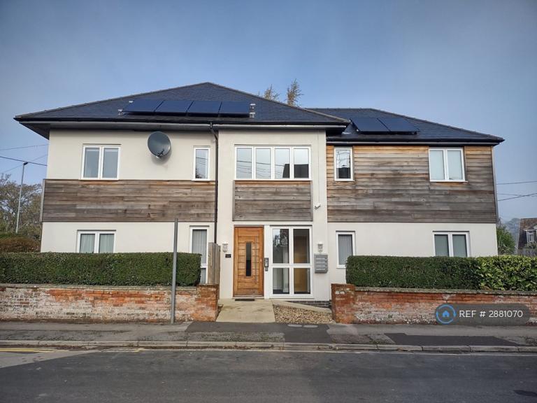 1 bedroom flat in Hawthorn Road, Chippenham, SN15 (1 bed) (#2881070)
