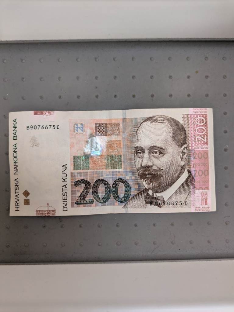 CROATIA 2 x 200 Kuna Banknotes 2002/2012