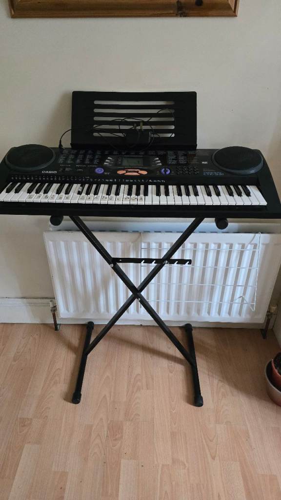 Casio CTK-531 Electronic Keyboard with Stand – Good Condition