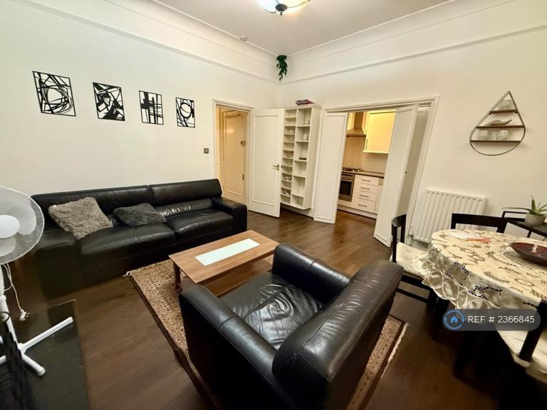 2 bedroom flat in Edith Road, London, W14 (2 bed) (#2366845)