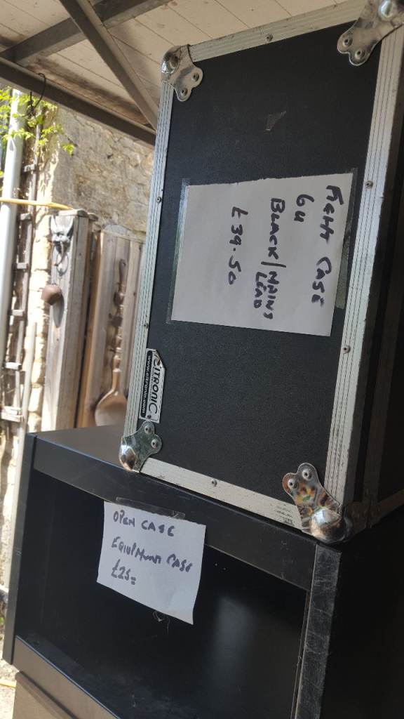 Mixer and open ended case.  and mixercase 6U