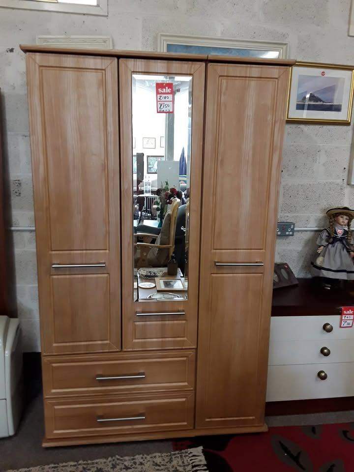 Gorgeous oak veneered triple wardrobe Low Cost Moves 2nd Hand Furniture STALYBRIDGE SK15 3DN