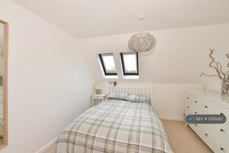1 bedroom flat in John Wiskar Drive, Cranleigh, GU6 (1 bed) (#2710087)