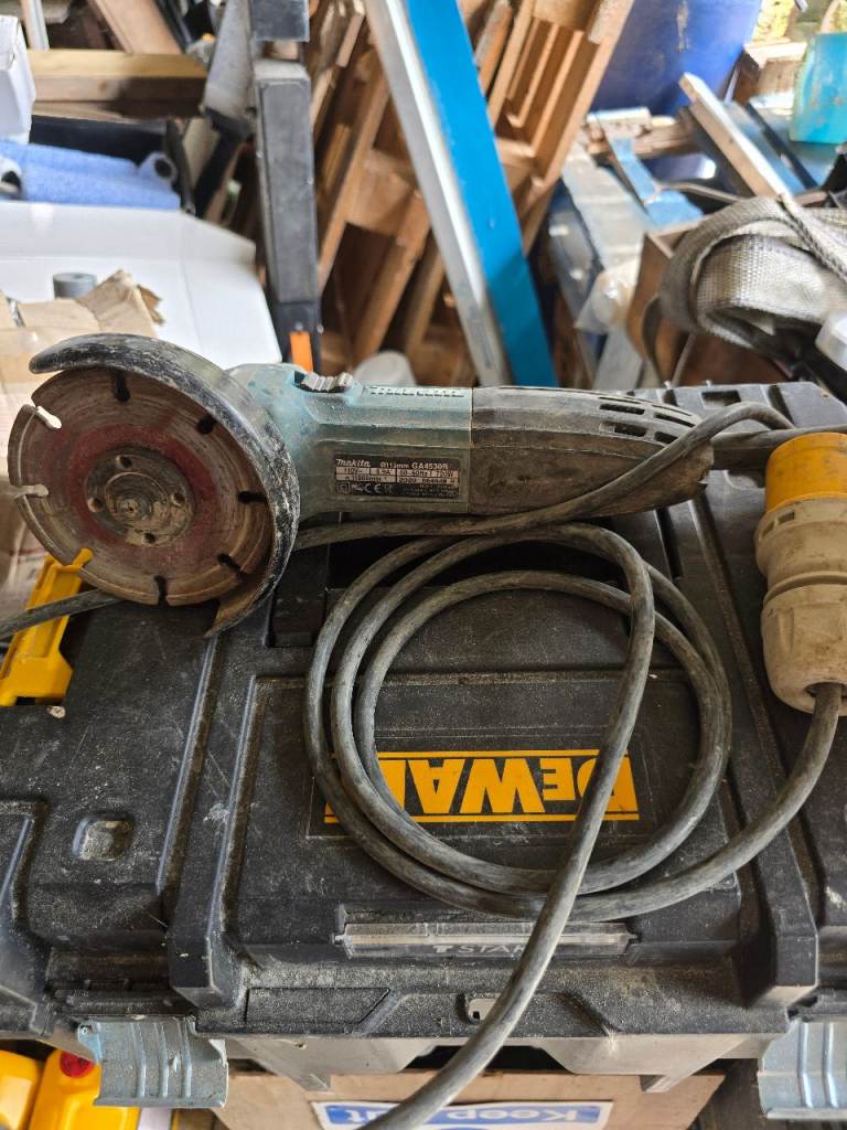 Makita Angle Grinder 