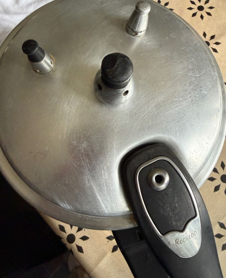Rochedo make 3 litre pressure cooker