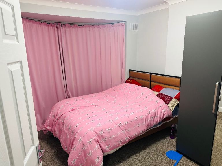 DOUBLE BEDROOM FOR SINGLE/COUPLE PEOPLE 