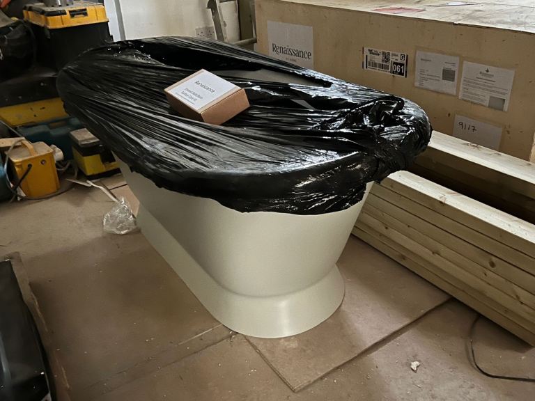 Renaissance at Home, Cast Iron Bath 