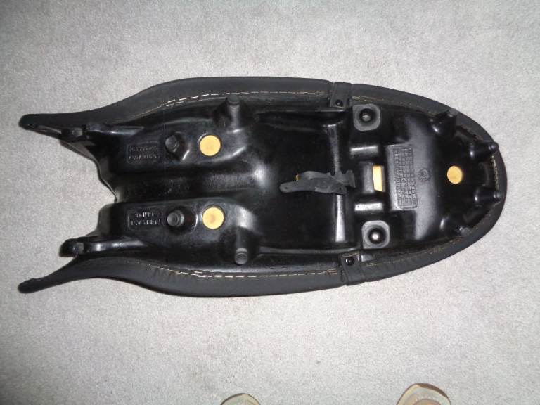 BMW R1200R Low Seat .