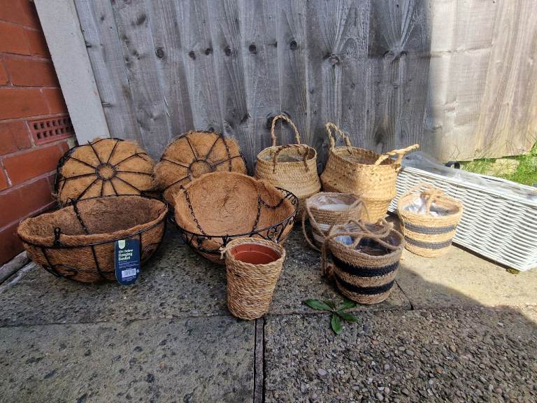 Bundle of 10+ Garden Planters & Hanging Baskets – Rustic Style