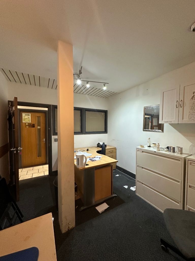 WELL-PRESENTED GROUND FLOOR REAR OFFICE SPACE TO LET – GREATOREX STREET, E1