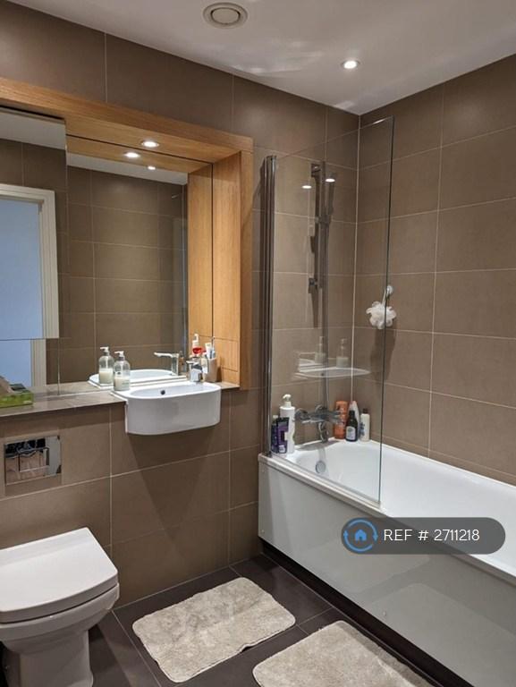 1 bedroom flat in Emily Street, London, E16 (1 bed) (#2711218)