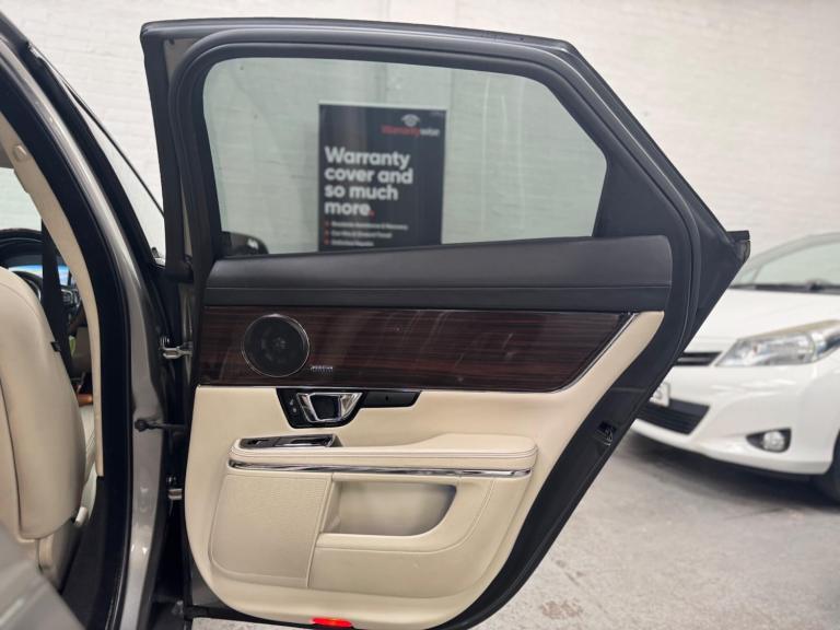 2017 Jaguar XJ 3.0d V6 Portfolio Auto Euro 6 (s/s) 4dr SALOON Diesel Automatic