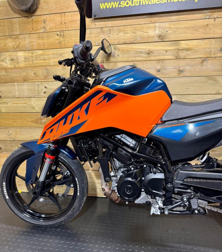 KTM Duke 125 / April 2025 model / covered 7.5k miles