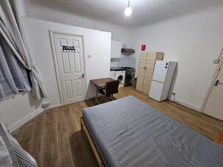 Studio flat to rent all bills included - Forest Gate Station E7 9AP