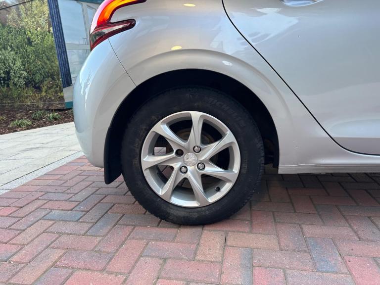 2017 Peugeot 208 1.2 PureTech Active Euro 6 5dr HATCHBACK Petrol Manual