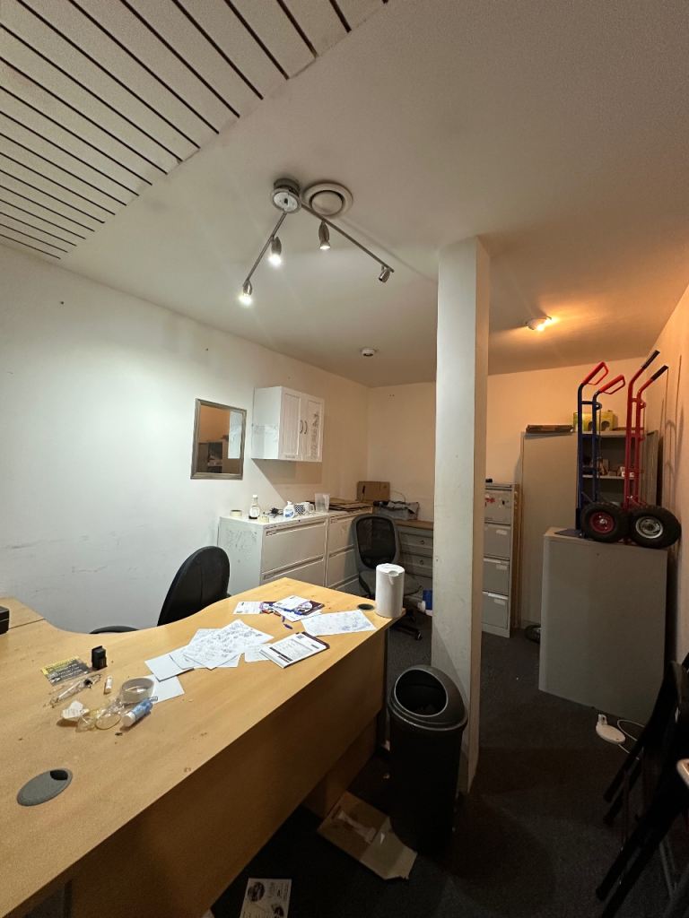 WELL-PRESENTED GROUND FLOOR REAR OFFICE SPACE TO LET – GREATOREX STREET, E1
